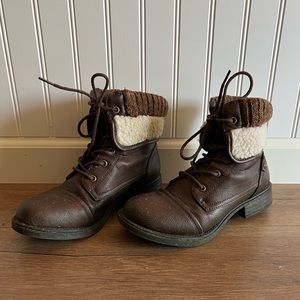 Wonder boots size 6